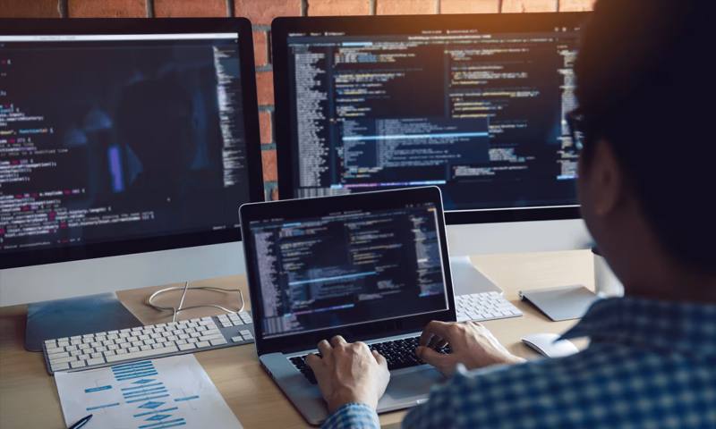 数据科学选型：R与Python如何赋能称多县网站建设？